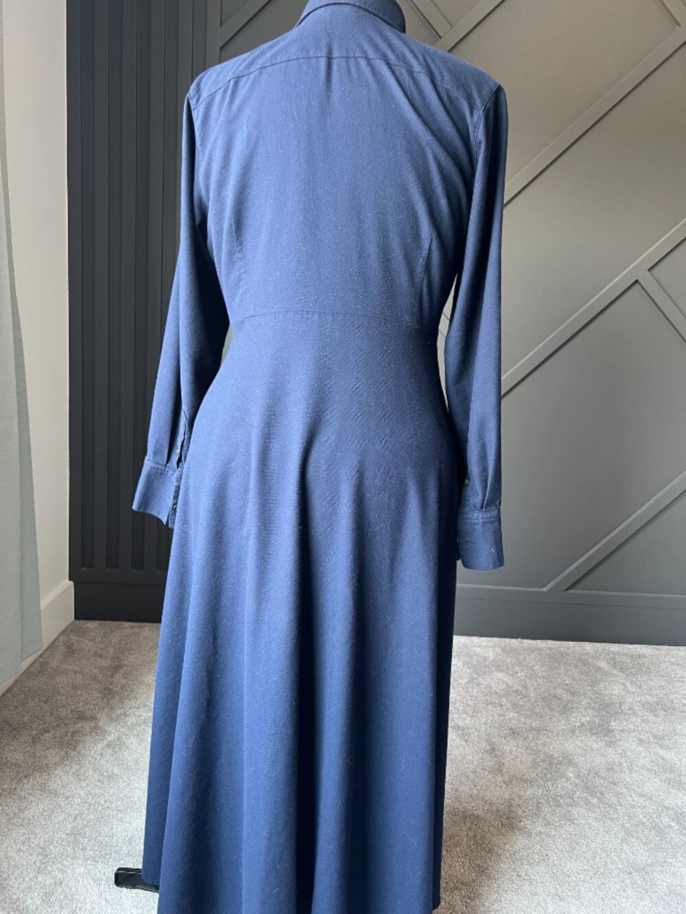 Uniqlo long-sleeve A-line shirt dress in navy - Picture 4 of 14